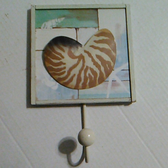Other - Seashell picture with metal hook